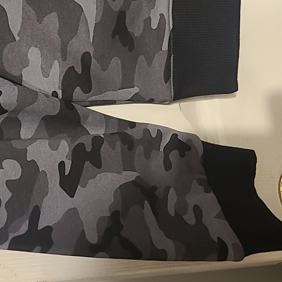 REEBOK MENS BLACK AND GRAY CAMOUFLAGE SWEATSHIRT SIZE EXTRA LARGE XL - Picture 6 of 8